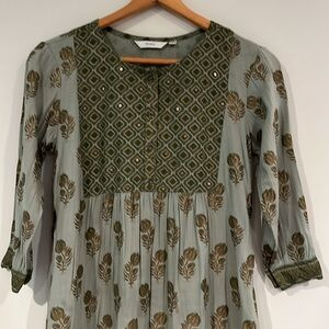 MAX Women’s Small Floral Tunic Blouse Green Gold 3/4 Sleeve Button Placket